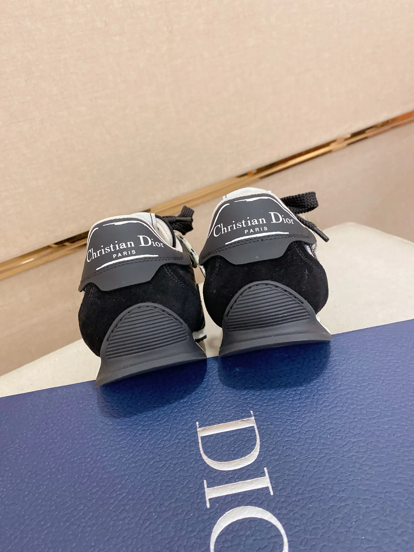 Men's shoes💰: 500💰Couple style💏 [Dior·Dior] New casual sports style men's shoes, new spring and summer design, perfect workmanship, lace-up lazy style to create wardrobe quality, upper: imported first-layer cowhide, mesh breathable lining soft and comfortable, ultra-light TPU wear-resistant outsole, simple, versatile fashion men's shoes, excellent color code number 35--44. (45,46 customized items are not returnable or exchangeable)